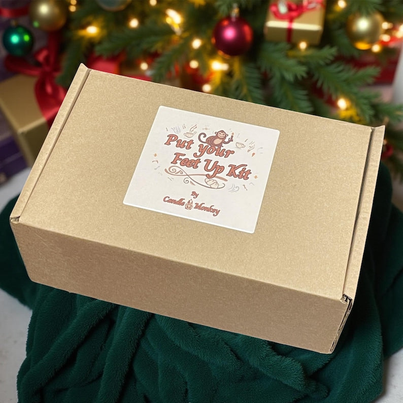 Personalised Christmas “Put Your Feet Up” Gift Hamper for Grandma – Cosy Pamper Treats for Nan, Mum, Auntie – Free UK Delivery