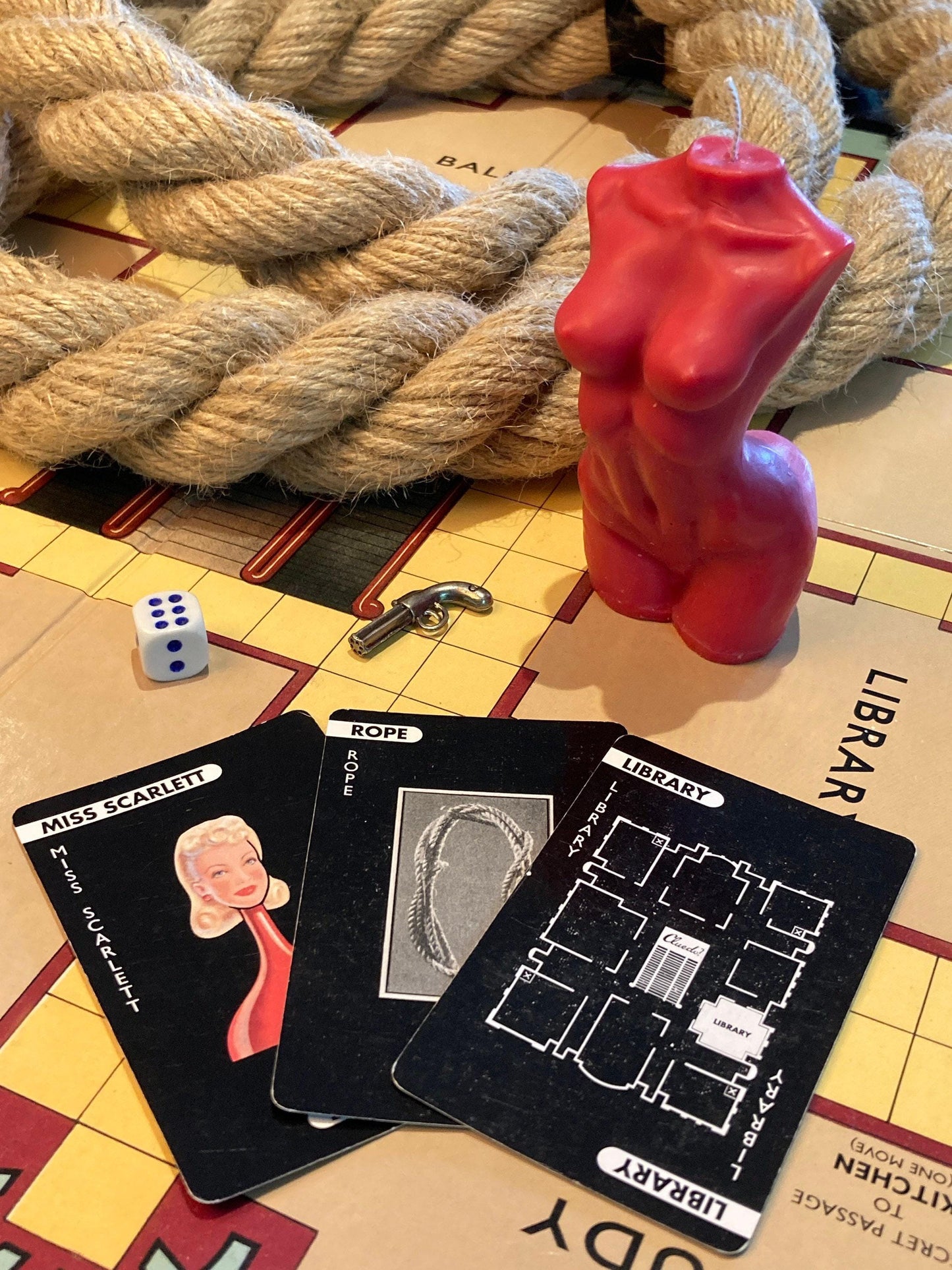 Handgemachte Miss Scarlett Femme Fatale Siren Cluedo Verführerin Göttin Vamp Frau Skulptur Rote Sojamischung Kerze Duftwahl Kostenlose UK Post