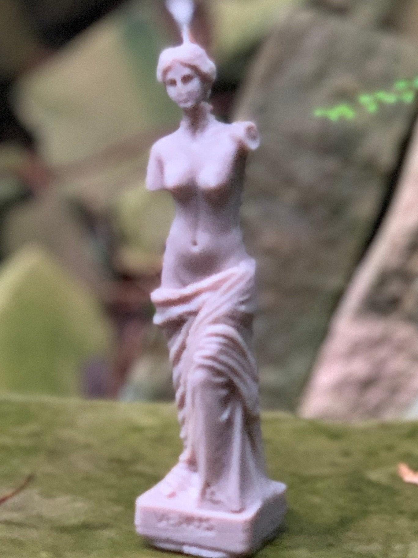 Brown Venus De Milo Roman Goddess Hand Crafted Candle: 100 Scents, Soy Blend, Natural Cotton Wick. Free UK Postage.