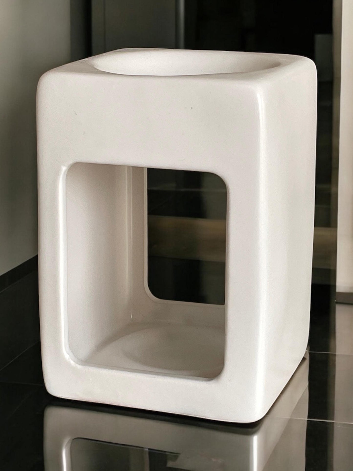 Minimalist White Ceramic Sleek Wax Melt Burner Melter Free Postage to UK