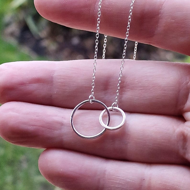 Sterling Silver Interlocking Rings Necklace – Friendship, Family Love Symbolic Infinity Pendant