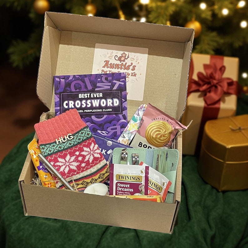 Personalised Christmas “Put Your Feet Up” Gift Hamper for Grandma – Cosy Pamper Treats for Nan, Mum, Auntie – Free UK Delivery