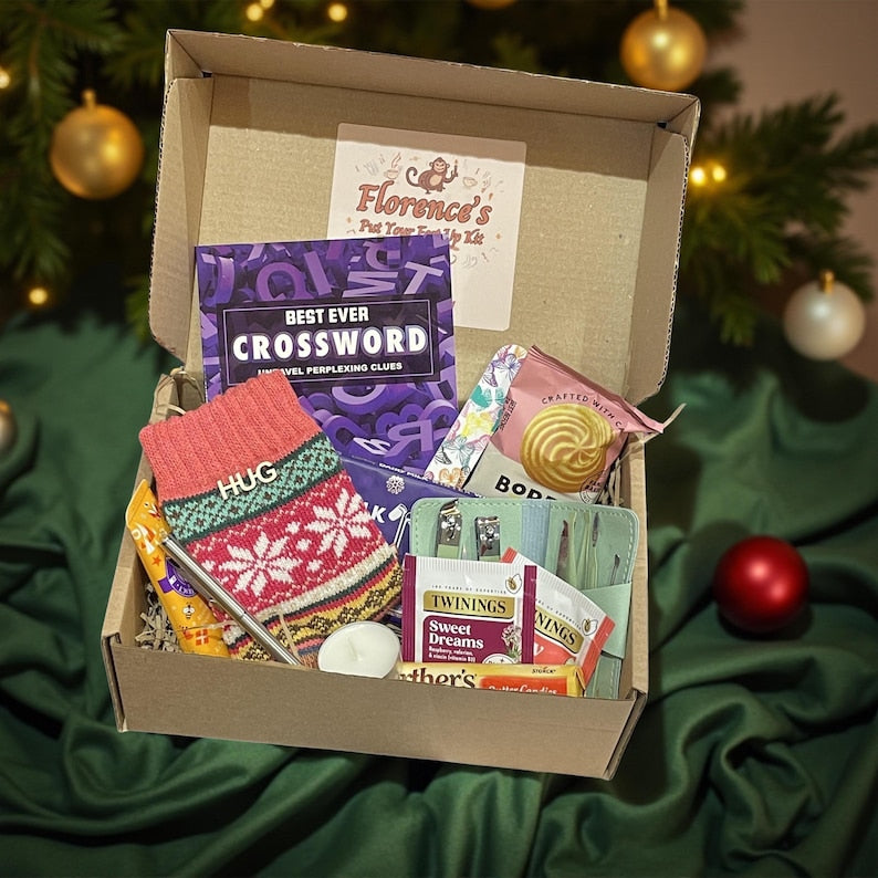 Personalised Christmas “Put Your Feet Up” Gift Hamper for Grandma – Cosy Pamper Treats for Nan, Mum, Auntie – Free UK Delivery