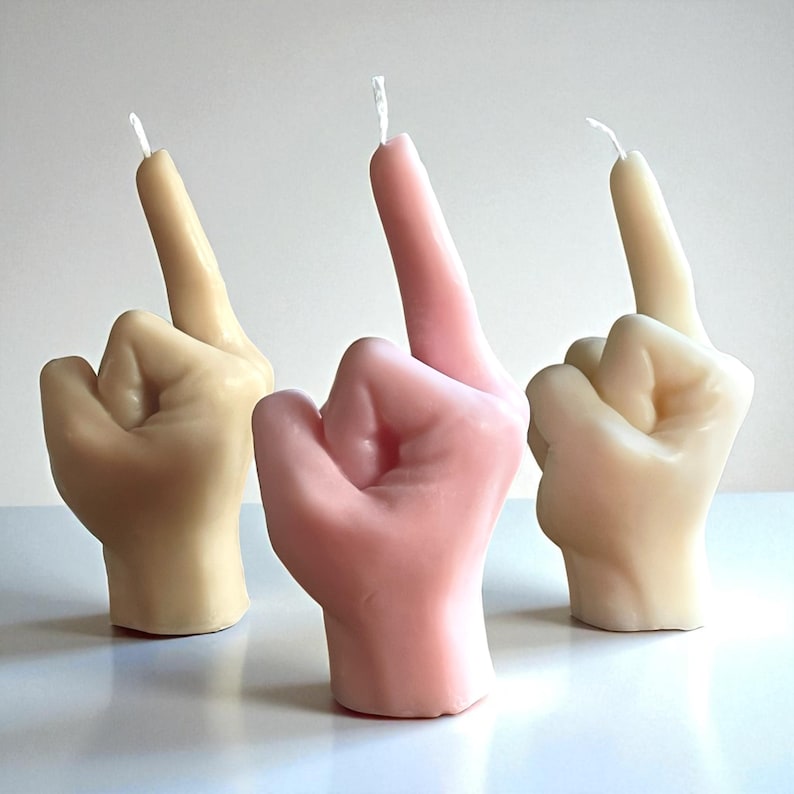 Middle Finger Candle – Funny Rude Swear Gift –Cheeky Home Décor – Novelty Adult Humour Present | Custom Fragrance & Colour | Free UK Post
