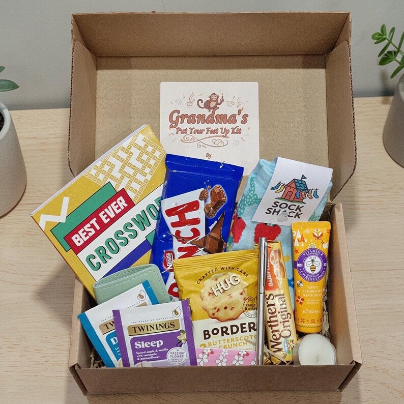Personalised “Put Your Feet Up” Gift Hamper for Grandma – Thoughtful Pamper Treats for Nan, Mum, Auntie – Free UK Delivery