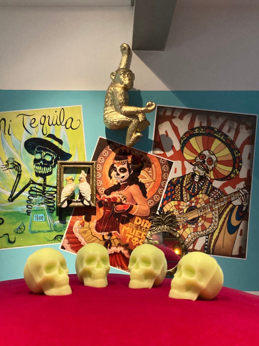 Super Chunky Skull Wax Melts Soy Blend in a choice of 70 Fragrances and colours. Free UK Post