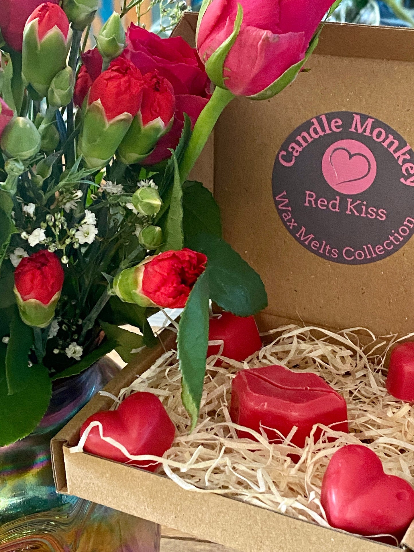 Sojawachs zum Valentinstag schmilzt in einer Auswahl von Liebestrank, Rose Oud und Granatapfel Noir. Kostenloser Versand innerhalb Großbritanniens und kostenlose personalisierte Geschenknachricht.