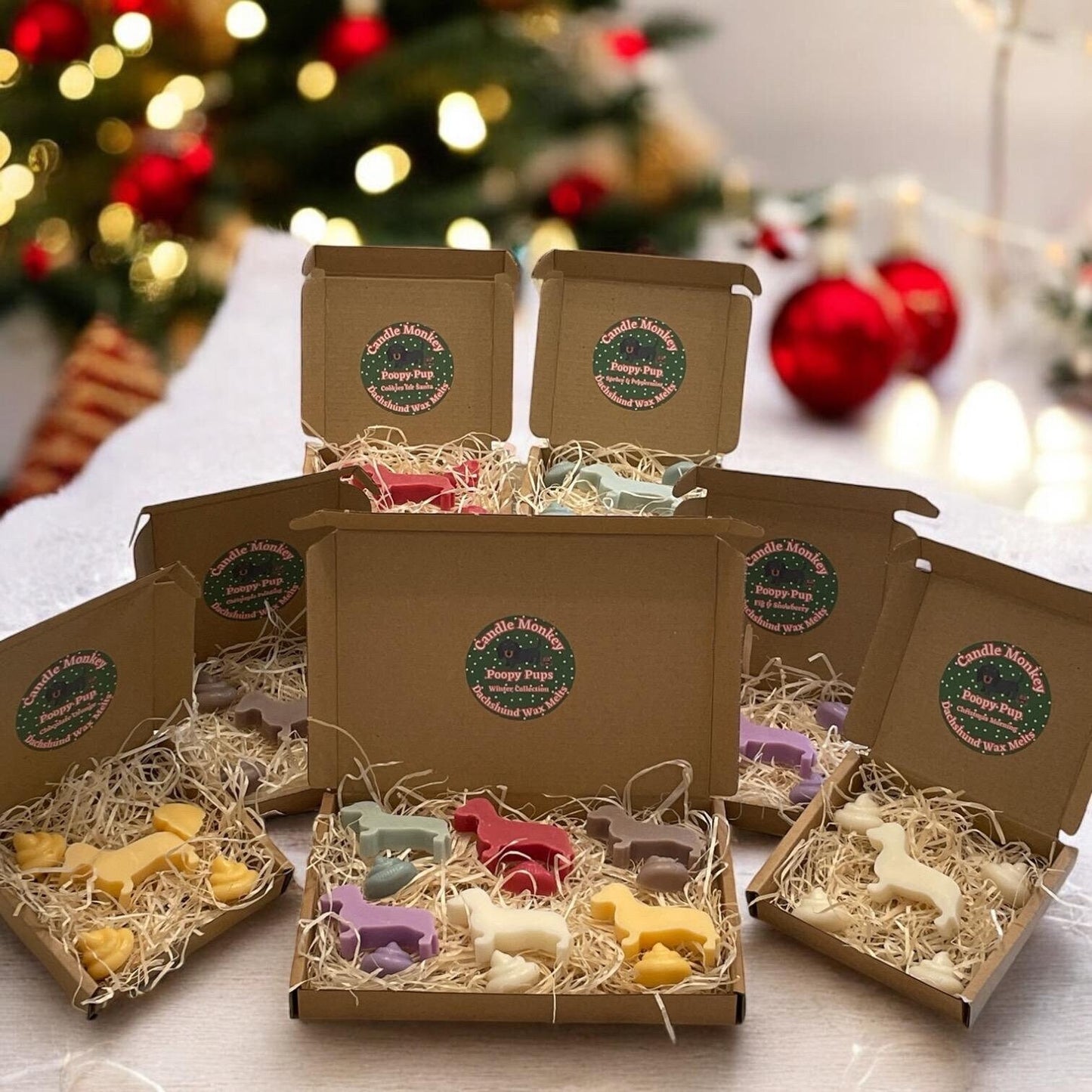 Poopy Pups - Winter Wax Melts Collection Festliche Weihnachtsdüfte mit Dackelmotiv in Geschenkbox. Kostenlose Lieferung innerhalb Großbritanniens.