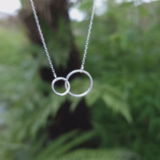 Sterling Silver Interlocking Rings Necklace – Friendship, Family Love Symbolic Infinity Pendant