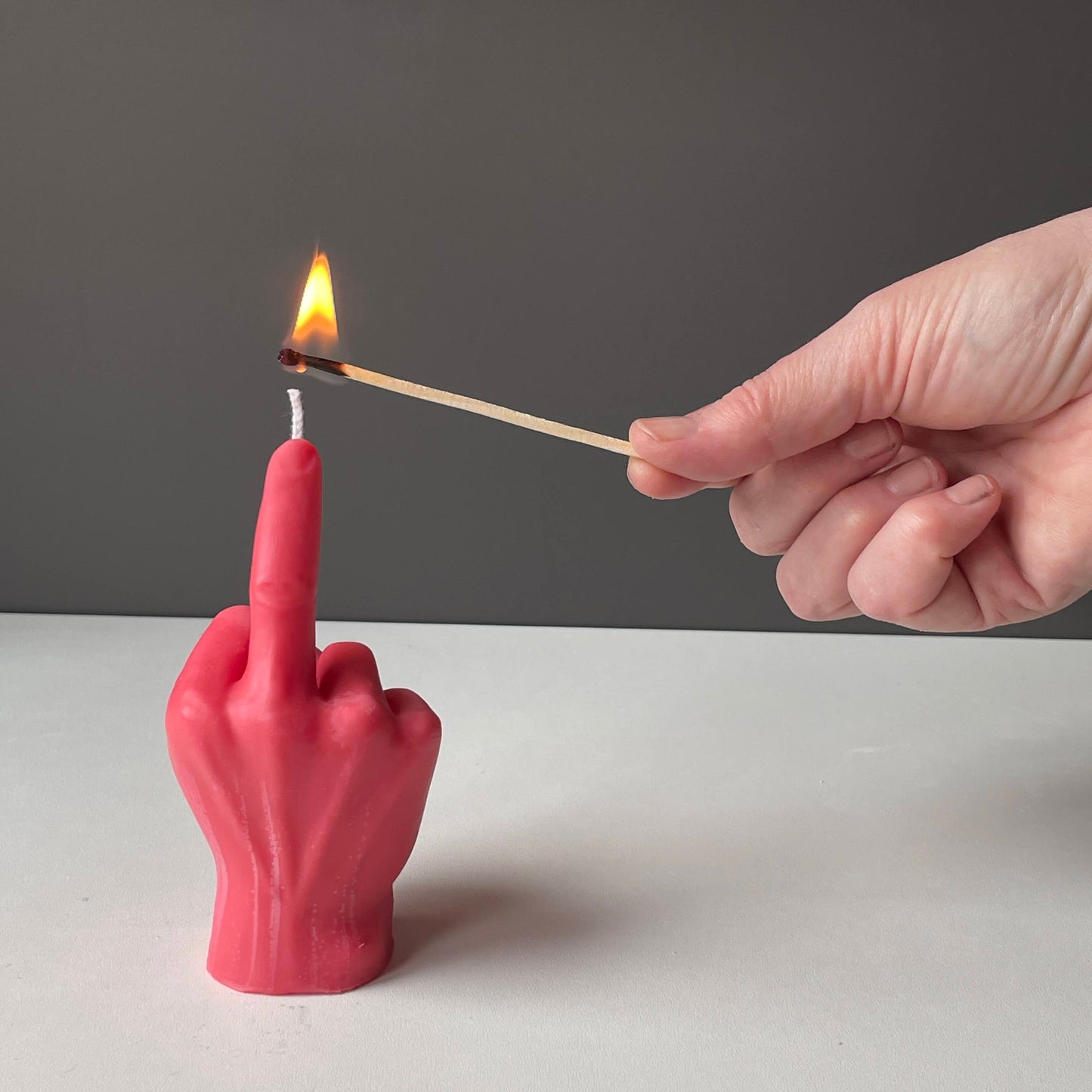 Middle Finger Candle – Funny Rude Swear Gift –Cheeky Home Décor – Novelty Adult Humour Present | Custom Fragrance & Colour | Free UK Post